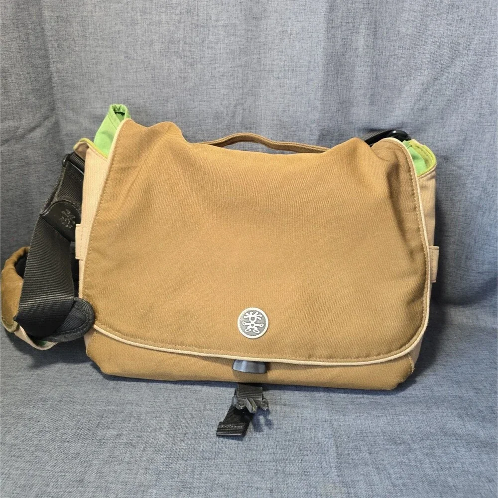 Crumpler Seven Million Dollar Home Camera Shoulder Bag Padded Green Military Y2K
